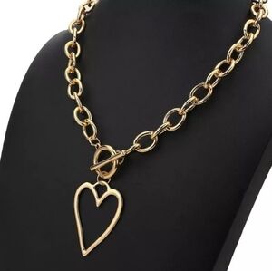 💛🔹️True To Form🔹️ Golden Tone Hollow Heart Charm 18" Necklace